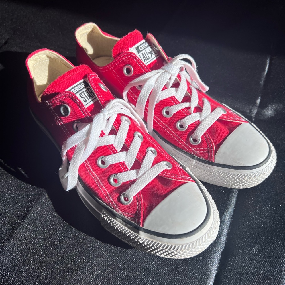 Converse Chuck Taylor Unisex All Star Low Top Sneaker
Men 5, Women 6 - Red